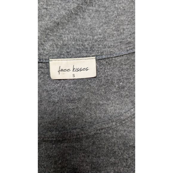 Free Kisses Good Vibes Only Gray Cold Shoulder T-Shirt Casual Everyday Top Small - Picture 4 of 6